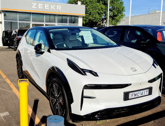 Zeekr in White, front quarter view